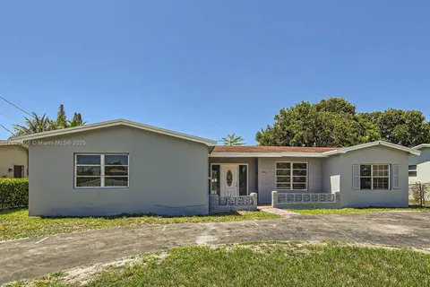 3226 NW 41st St, Lauderdale Lakes FL 33309