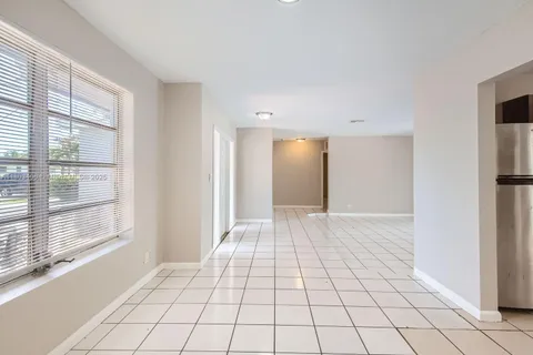 3226 NW 41st St, Lauderdale Lakes FL 33309