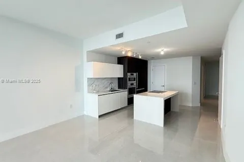 851 NE 1st Ave # 3700, Miami FL 33132