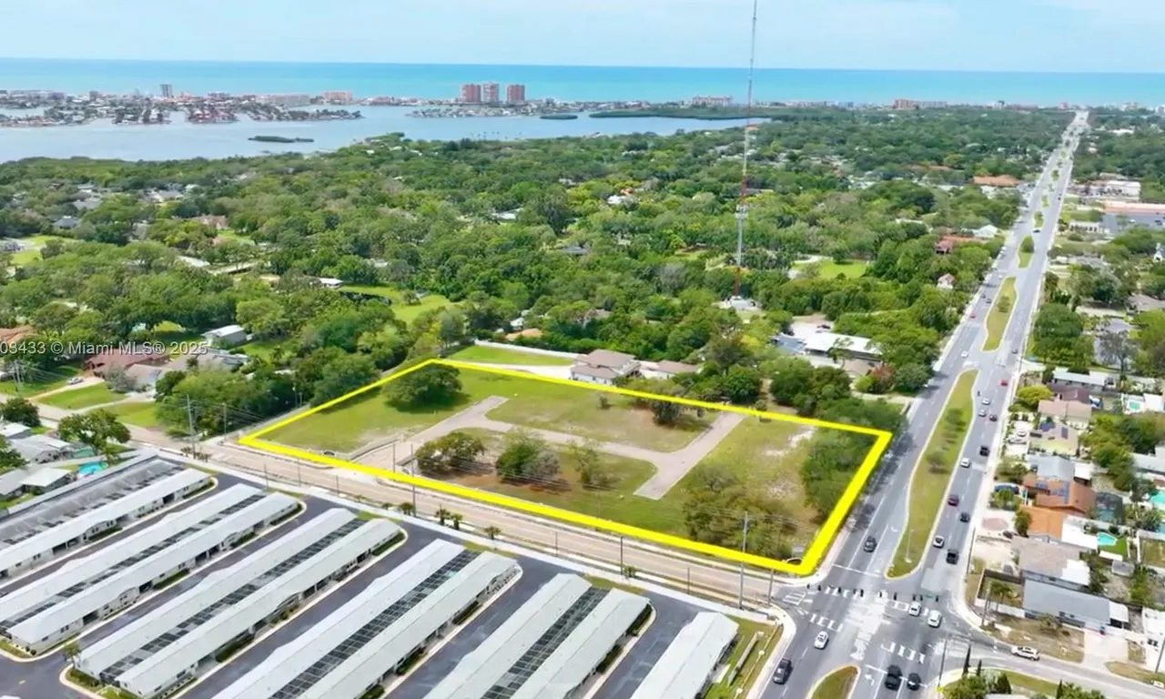 12512 Park Blvd, Seminole FL 33776