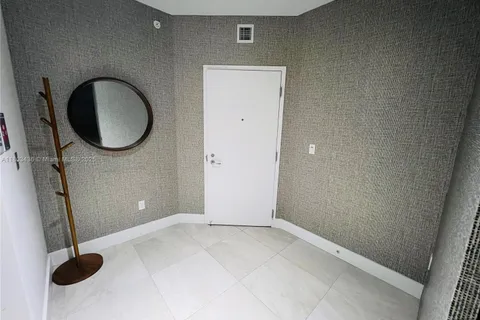16385 Biscayne Blvd # 421, North Miami Beach FL 33160