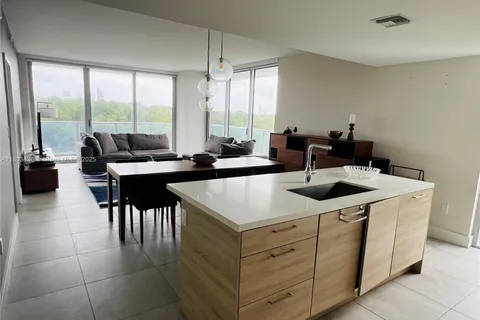16385 Biscayne Blvd # 421, North Miami Beach FL 33160