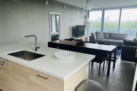16385 Biscayne Blvd # 421, North Miami Beach FL 33160