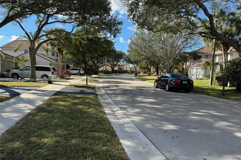 7440 NW 65th Ln, Parkland FL 33067