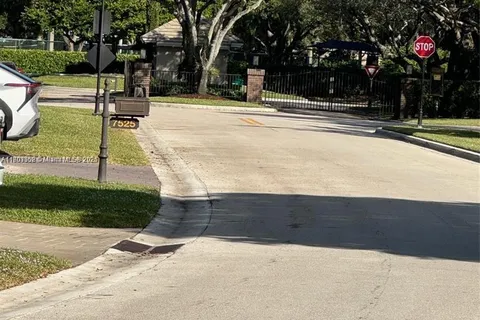7440 NW 65th Ln, Parkland FL 33067