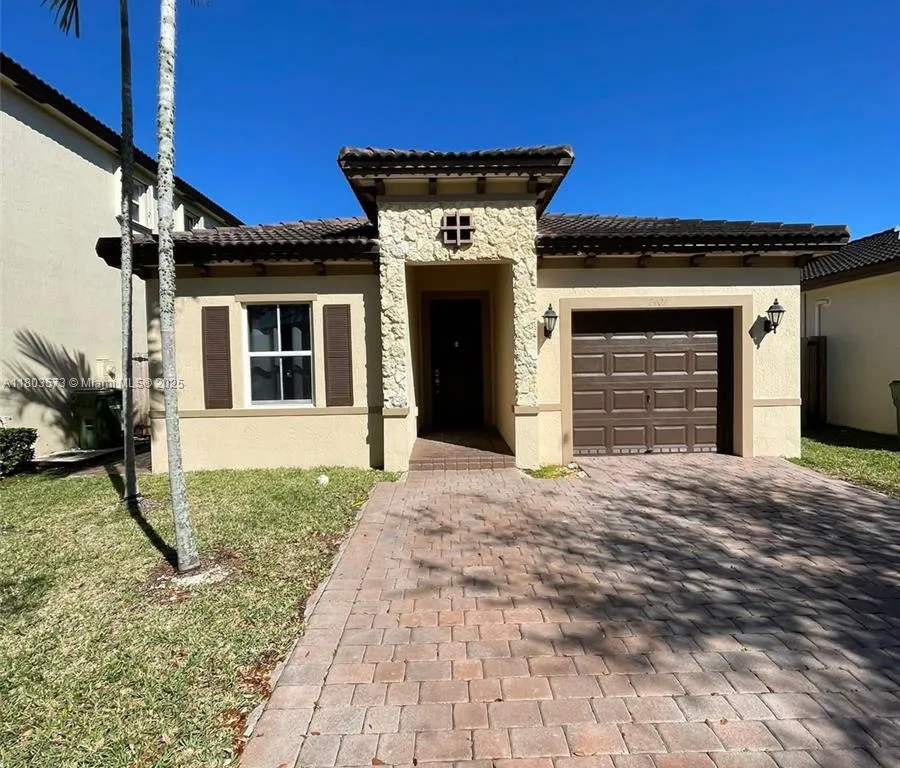 2401 NE 4th St, Homestead FL 33033