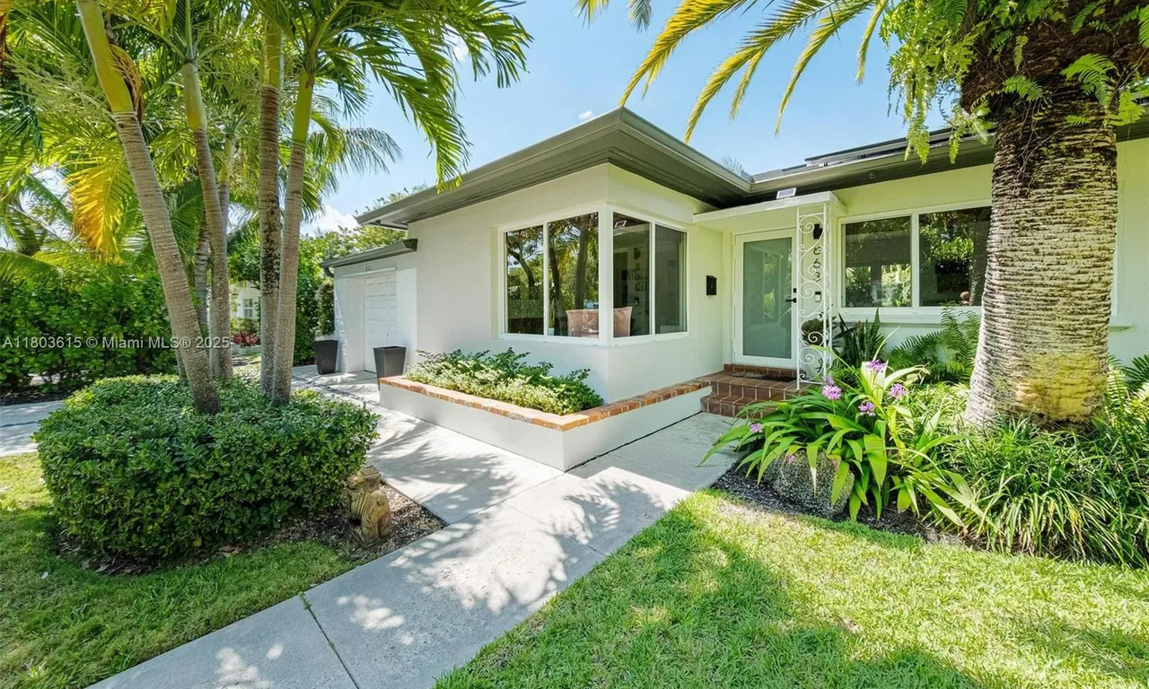 863 NE 90th St, Miami FL 33138