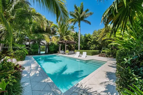 863 NE 90th St, Miami FL 33138