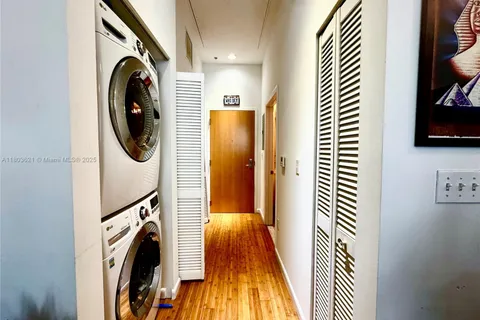 253 NE 2nd St # 219, Miami FL 33132