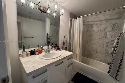 253 NE 2nd St # 219, Miami FL 33132