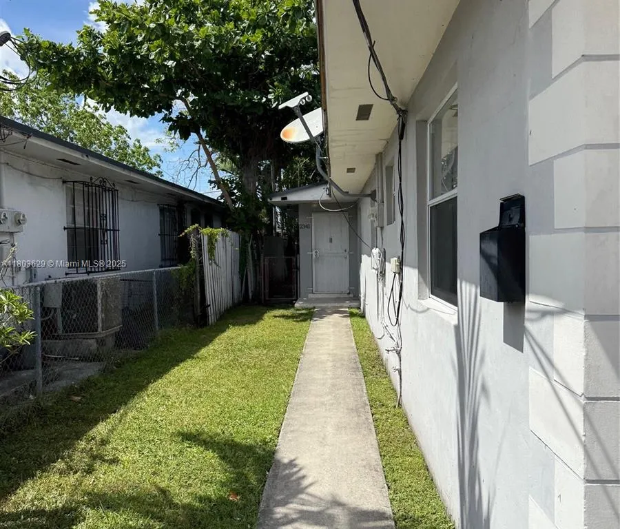 2339 NW 35th St - Efficiency, Miami FL 33142