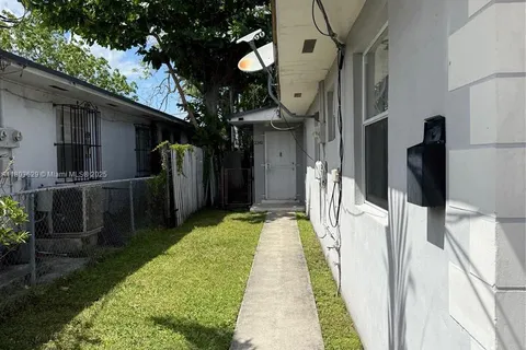 2339 NW 35th St - Efficiency, Miami FL 33142