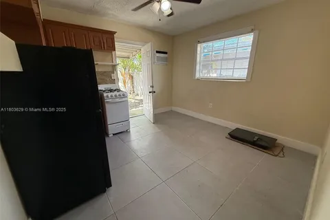 2339 NW 35th St - Efficiency, Miami FL 33142