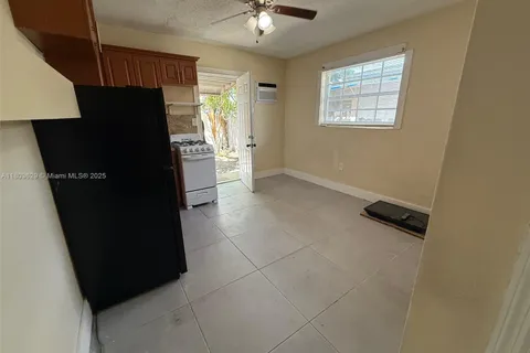 2339 NW 35th St - Efficiency, Miami FL 33142
