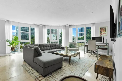 275 NE 18th St # 306, Miami FL 33132