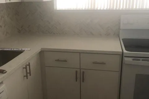 250 180th Dr # 108, Sunny Isles Beach FL 33160