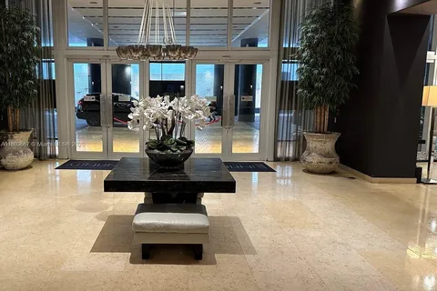 60 SW 13th St # 2824, Miami FL 33130