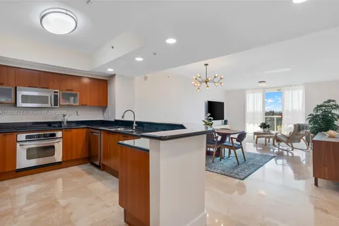 14951 Royal Oaks Ln # 901, North Miami FL 33181