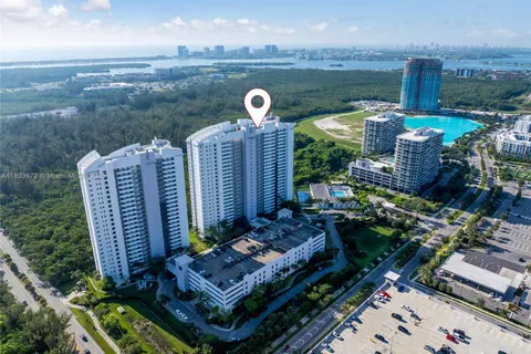 14951 Royal Oaks Ln # 901, North Miami FL 33181