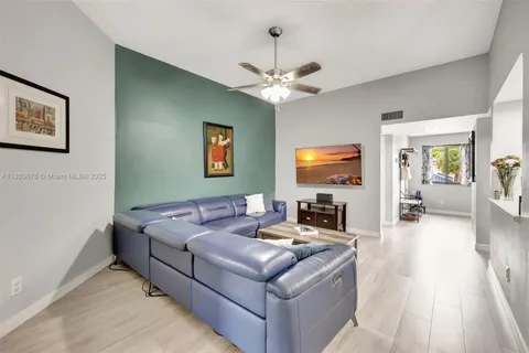 8043 NW 15th Mnr # 8043, Plantation FL 33322