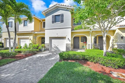357 NE 194th Ter, Miami FL 33179