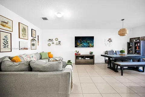 357 NE 194th Ter, Miami FL 33179