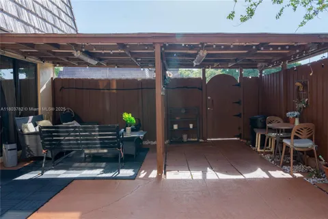 821 Springdale Cir, Palm Springs FL 33461