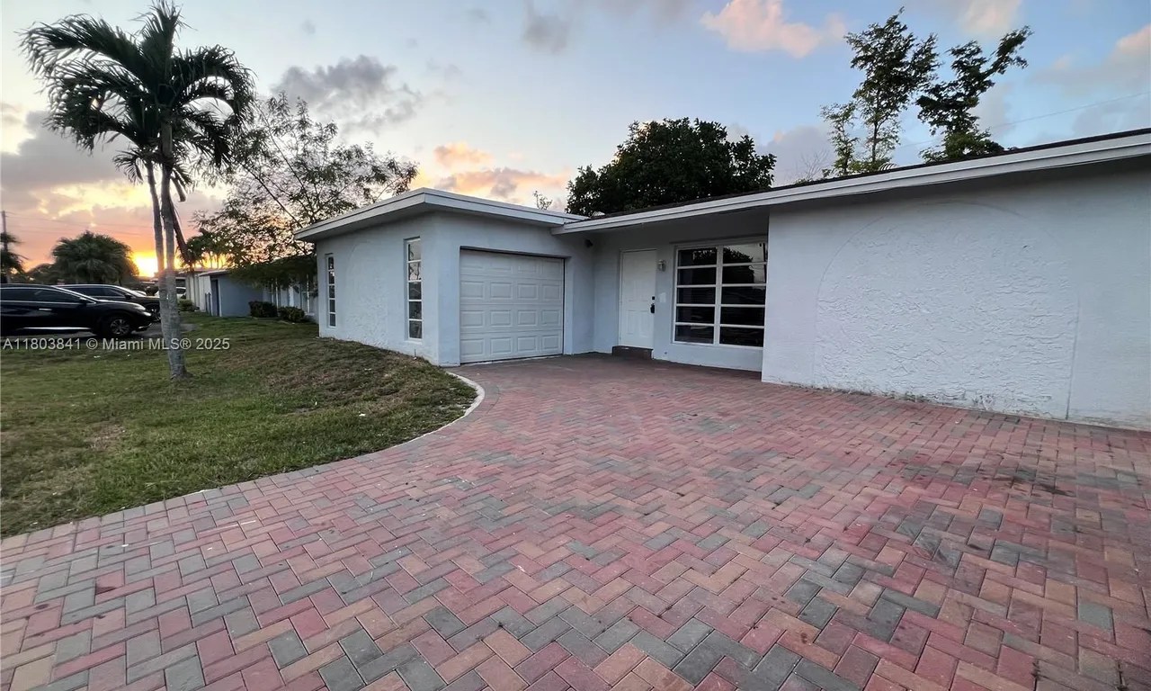 11431 NW 35th St, Sunrise FL 33323