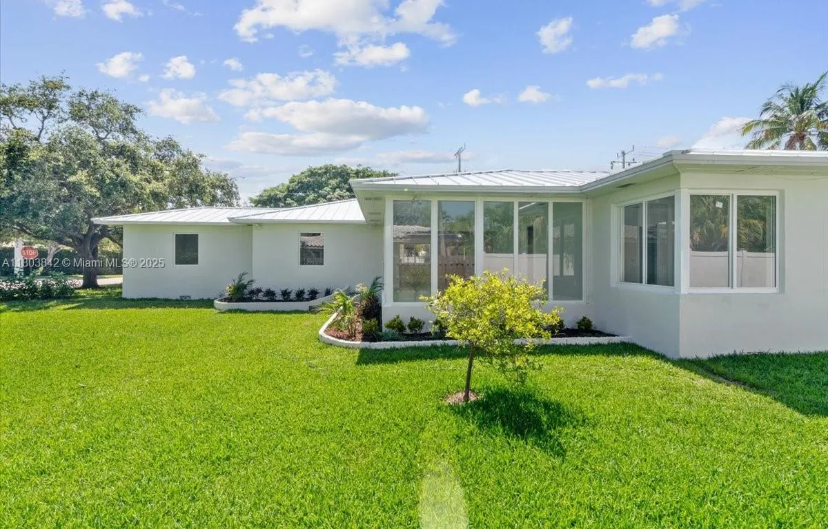 1459 Jefferson St, Hollywood FL 33020