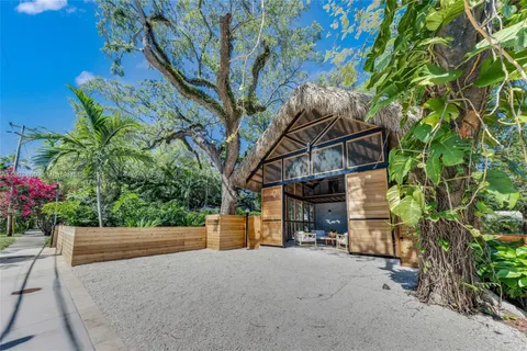 1000 NW 9th Ct, Miami FL 33136