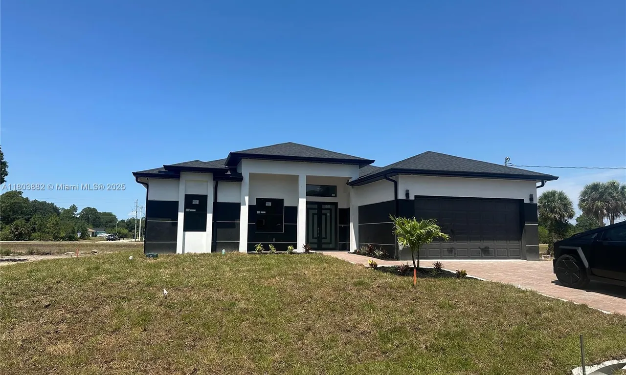 1713 N Lee Ave, Lehigh Acres FL 33972