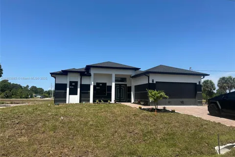 1713 N Lee Ave, Lehigh Acres FL 33972