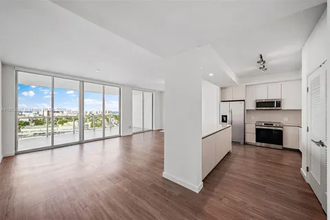1500 Bay Rd # 0811, Miami Beach FL 33139