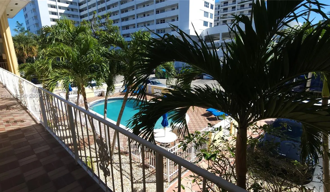 3061 NE 49th St # 10, Fort Lauderdale FL 33308