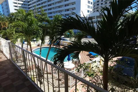 3061 NE 49th St # 10, Fort Lauderdale FL 33308