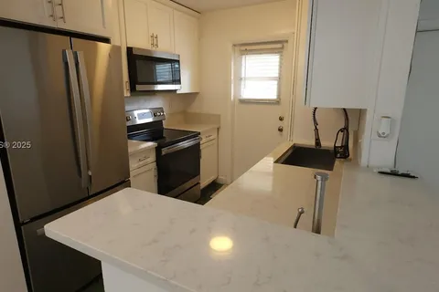 3061 NE 49th St # 10, Fort Lauderdale FL 33308