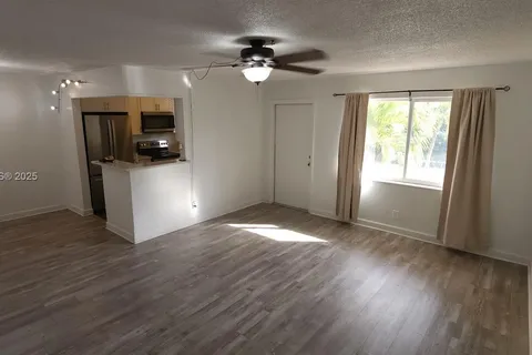 3061 NE 49th St # 10, Fort Lauderdale FL 33308