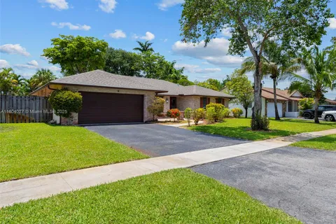 1281 NW 76th Ave, Plantation FL 33322