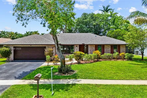 1281 NW 76th Ave, Plantation FL 33322