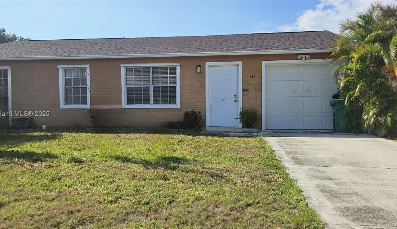 613 SW Sandbar Ter, Port St. Lucie FL 34953