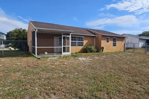 613 SW Sandbar Ter, Port St. Lucie FL 34953
