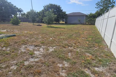 613 SW Sandbar Ter, Port St. Lucie FL 34953