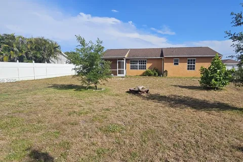 613 SW Sandbar Ter, Port St. Lucie FL 34953