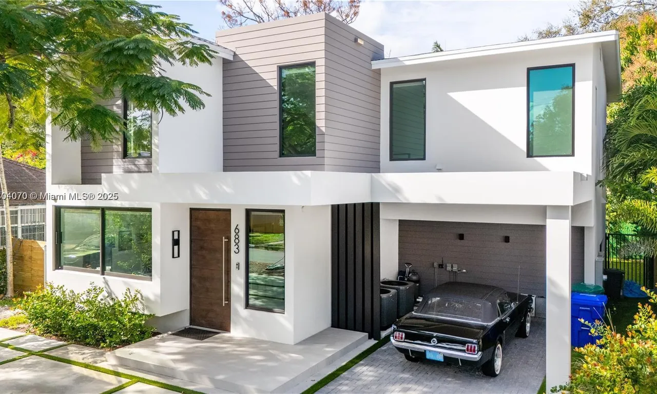 683 NE 68th, Miami FL 33138