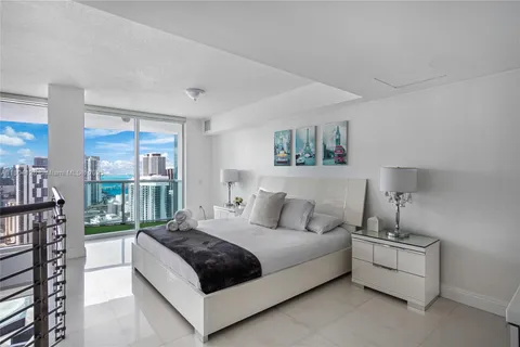 41 SE 5th St # 2307, Miami FL 33131