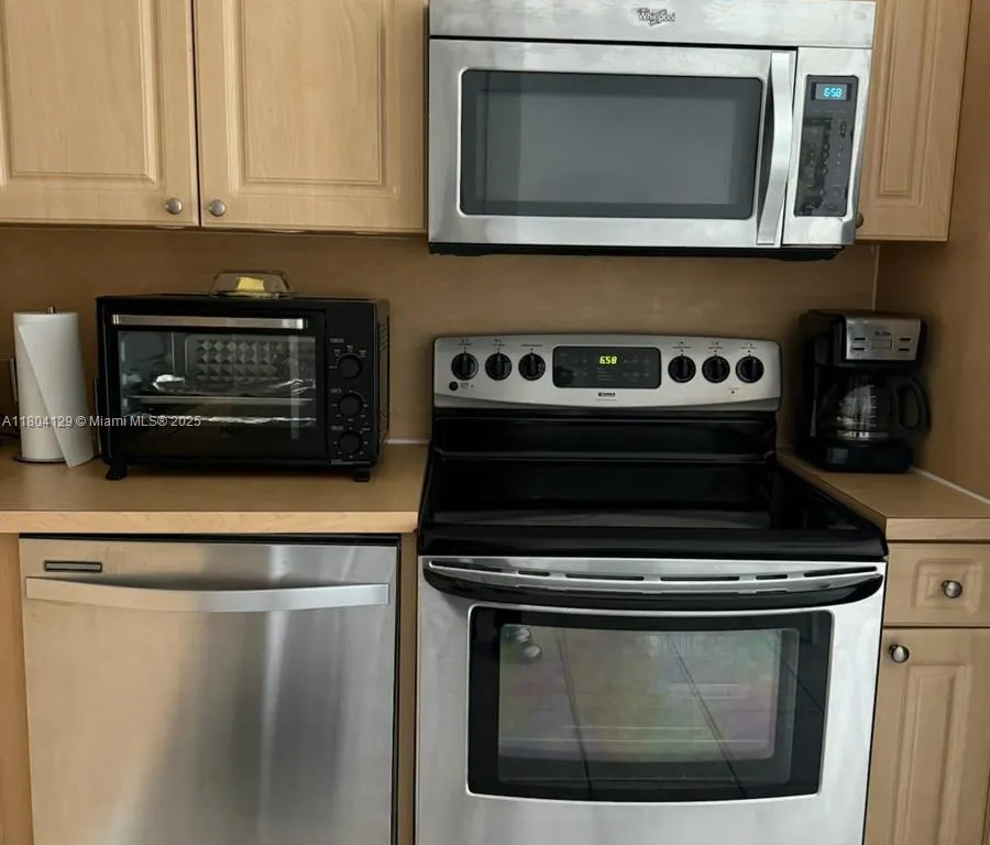 7940 NW 6th St # 103, Pembroke Pines FL 33024