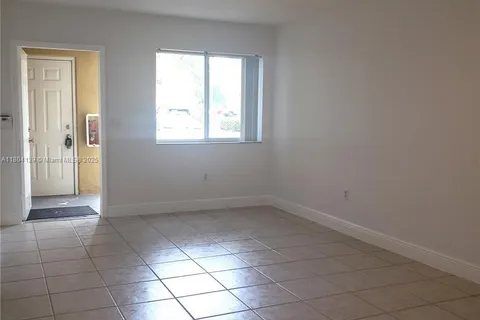 7940 NW 6th St # 103, Pembroke Pines FL 33024