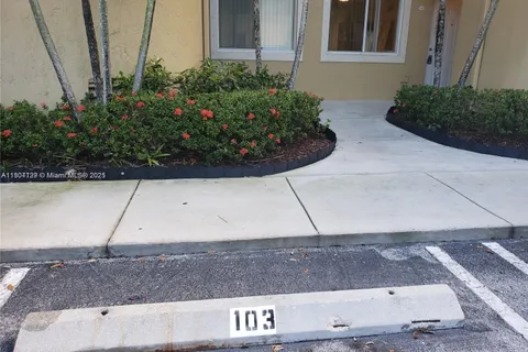 7940 NW 6th St # 103, Pembroke Pines FL 33024