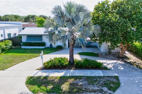19510 NE 19th Ave, Miami FL 33179