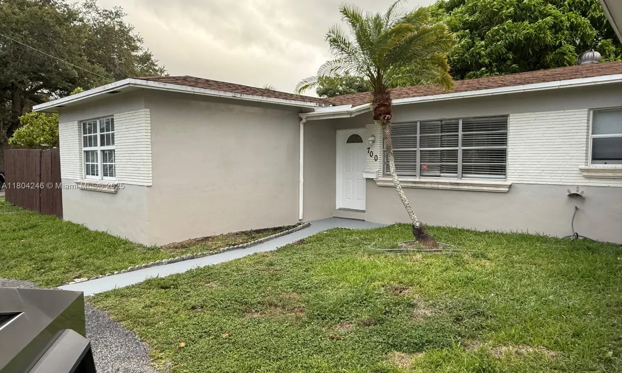 700 SW 5TH CT, Hallandale Beach FL 33009